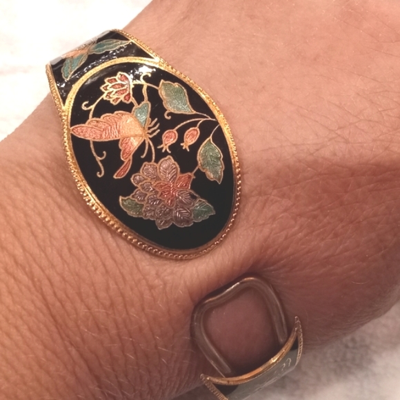 Gold toned cloisonne butterfly 🦋/floral black enamel 1" earring 2.25" bracelet - Picture 6 of 9